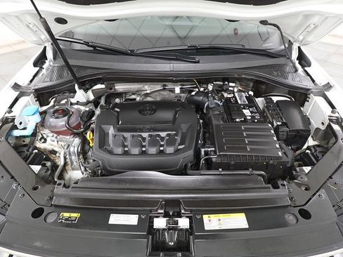 Used 2023 Volkswagen Tiguan SE w/ Panoramic Sunroof Package image 32