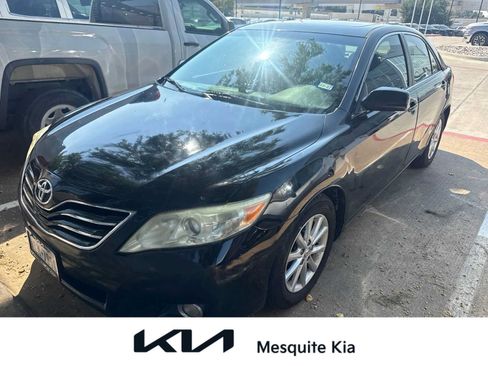 Used 2010 Toyota Camry XLE FWD image 1