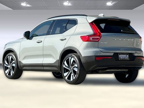 Used 2025 Volvo XC40 B5 Ultra w/ Climate Package image 3