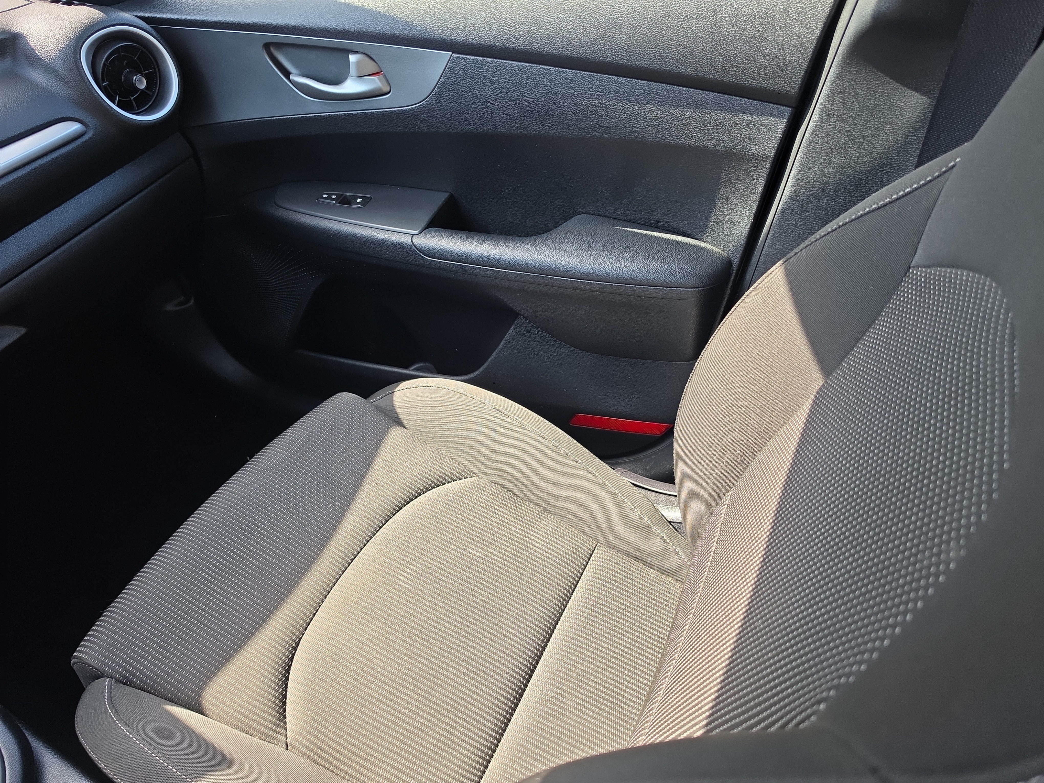 Used 2020 Kia Forte LXS FWD image 14