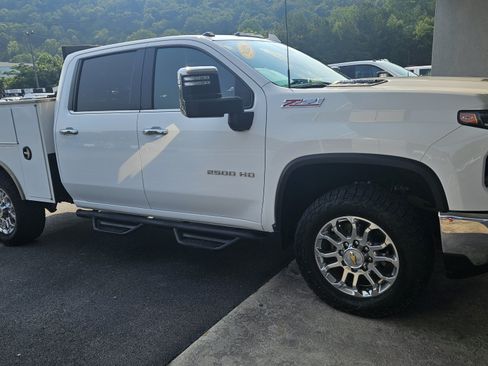 Used 2024 Chevrolet Silverado 2500 LTZ w/ LTZ Convenience Package AWD/4WD image 5