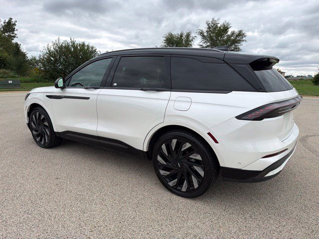 Used 2024 Lincoln Nautilus Reserve w/ Equipment Group 203A AWD/4WD image 2
