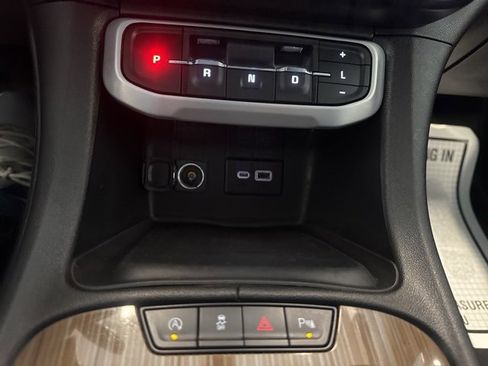 Used 2023 GMC Acadia SLE w/ Driver Convenience Package image 23