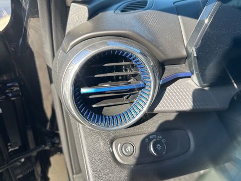 Used 2025 Chevrolet Trax LT w/ Driver Confidence Package image 9