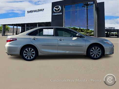 Used 2017 Toyota Camry XLE image 10