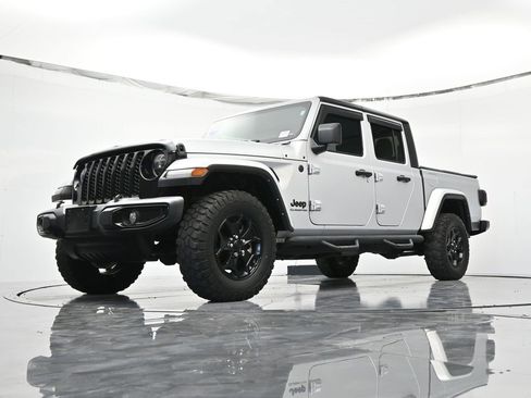 Used 2022 Jeep Gladiator Willys image 35