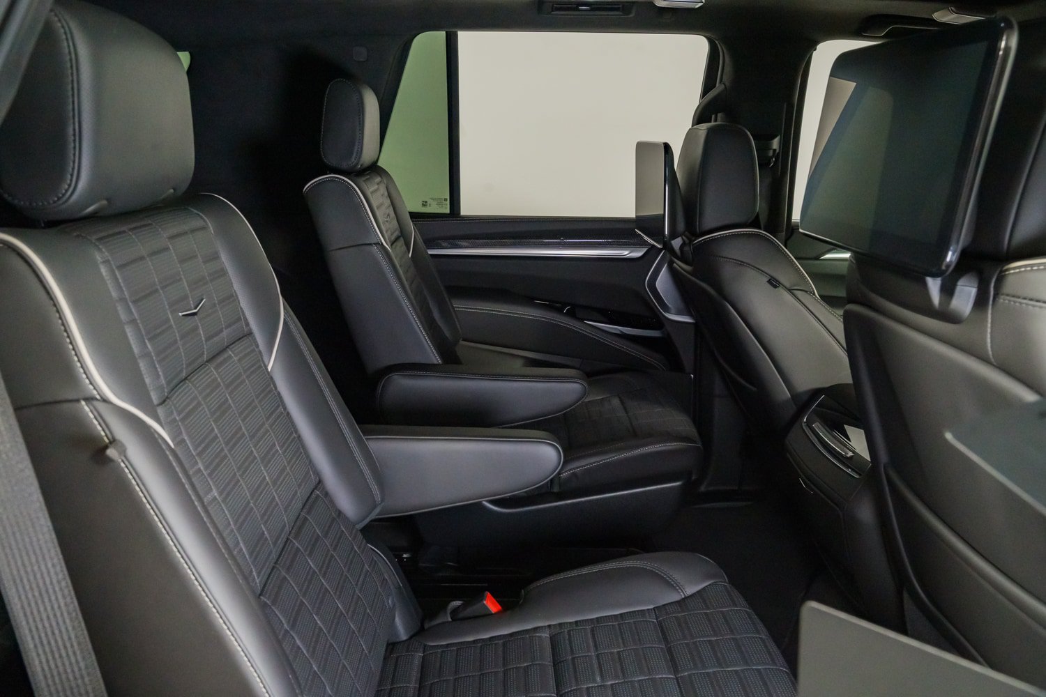 Used 2025 Cadillac Escalade V AWD/4WD image 34