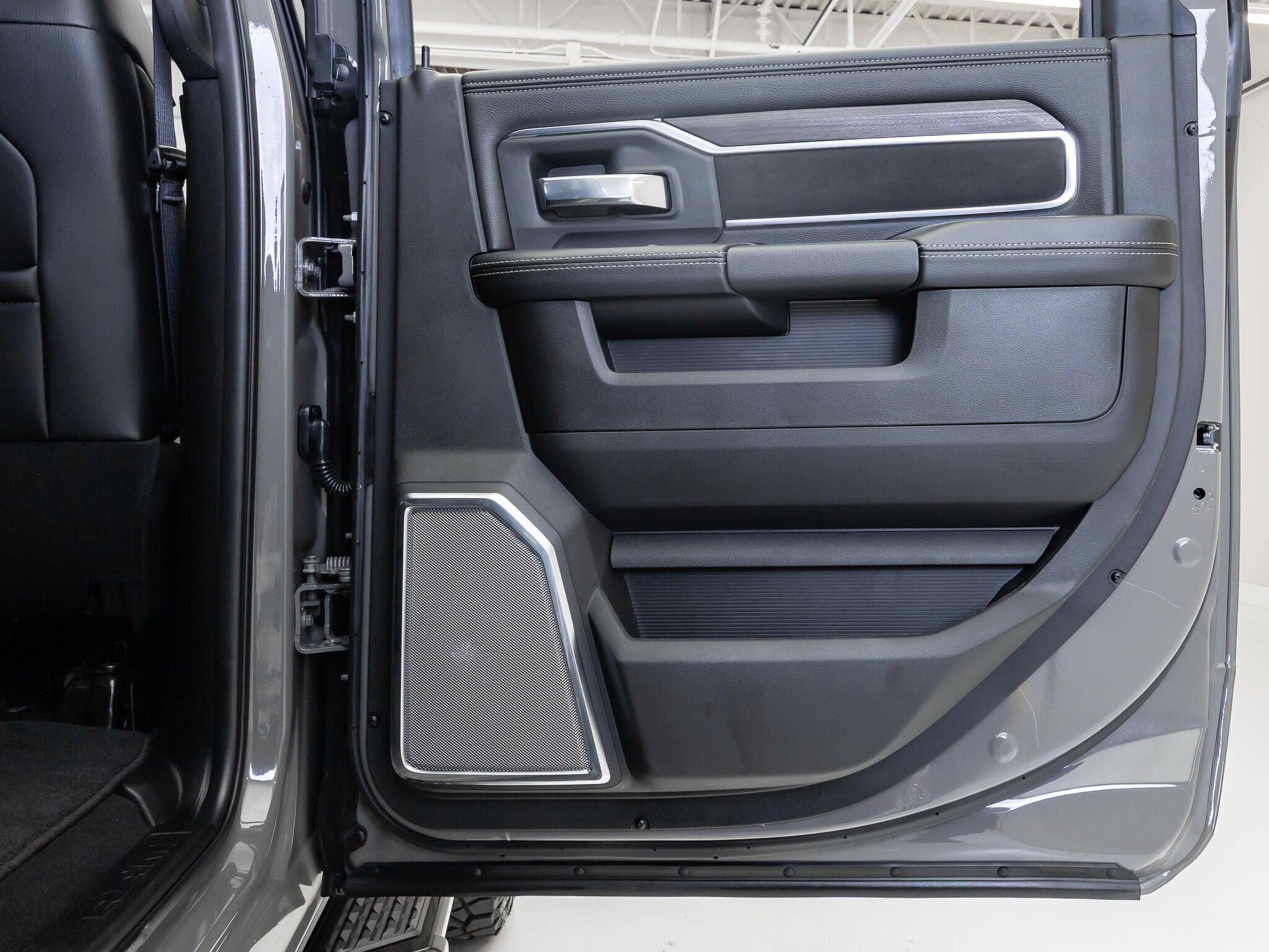 Used 2025 RAM 2500 Laramie AWD/4WD image 39
