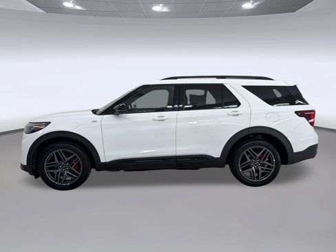 Used 2025 Ford Explorer ST-Line w/ ST-Line Street Pack AWD/4WD image 2
