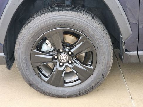 Used 2025 Toyota RAV4 XLE FWD image 12