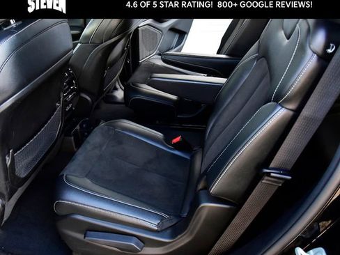 Used 2023 Jeep Grand Cherokee L Laredo image 15