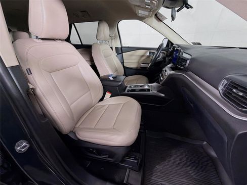 Used 2022 Ford Explorer XLT w/ Equipment Group 202A image 29
