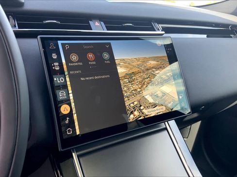 Used 2025 Land Rover Range Rover Velar Dynamic SE image 17