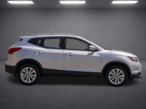 Used 2019 Nissan Rogue Sport SV FWD image 3