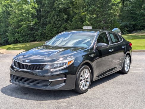Used 2018 Kia Optima LX w/ 17" Alloy Wheels Package FWD image 5