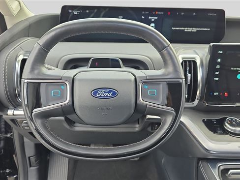 Used 2025 Ford Expedition Platinum AWD/4WD image 28