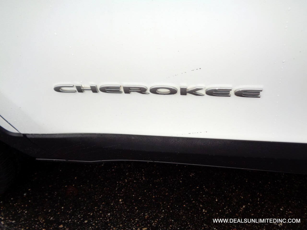 Used 2017 Jeep Cherokee Limited AWD/4WD image 5