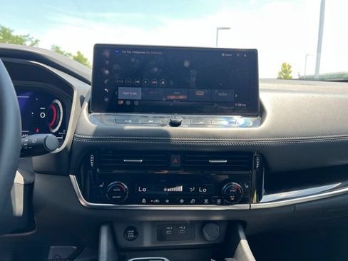 Used 2026 Nissan Rogue SL FWD image 16