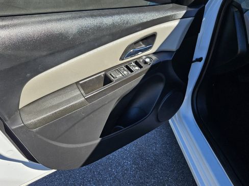 Used 2016 Chevrolet Cruze LS image 9