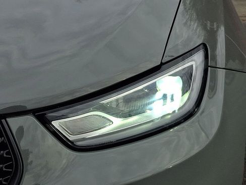 Used 2025 Chrysler Pacifica Limited FWD image 9
