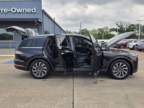 Used 2025 Lincoln Aviator 2WD image 12