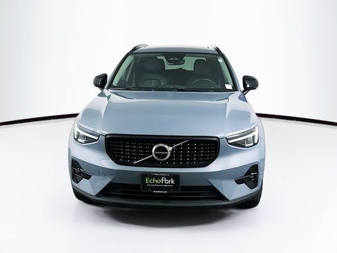 Used 2023 Volvo XC40 B4 Ultimate FWD image 2