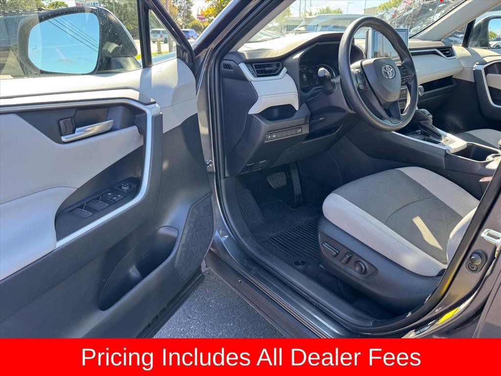 Used 2025 Toyota RAV4 XLE w/ Convenience Package FWD image 14