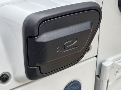 Used 2023 Jeep Wrangler Unlimited w/ Cold Weather Group image 17