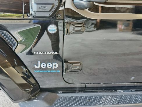 Used 2023 Jeep Wrangler Unlimited Sahara w/ Cold Weather Group AWD/4WD image 32