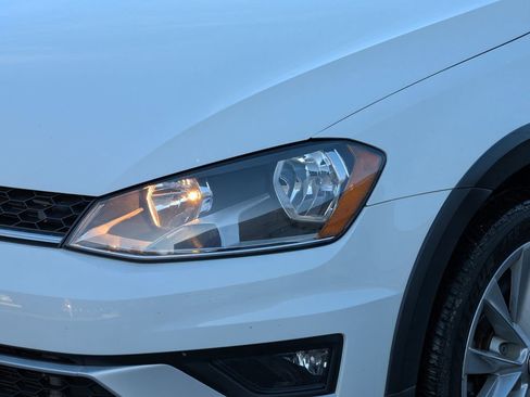 Used 2017 Volkswagen Golf Alltrack SE image 8