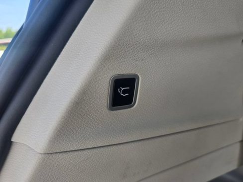 Used 2024 Chrysler Pacifica Touring-L FWD image 34