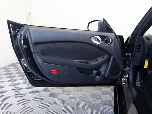 Used 2016 Nissan 370Z Coupe RWD image 19