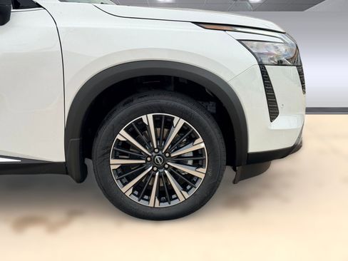 New 2026 Nissan Pathfinder Platinum image 9