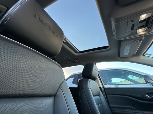 Used 2023 GMC Acadia Denali w/ Denali Ultimate Package image 22