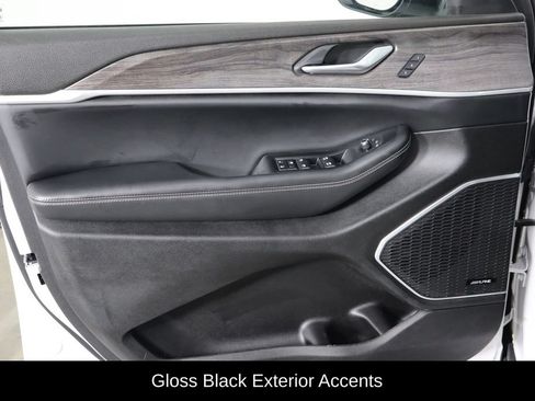 Used 2023 Jeep Grand Cherokee Limited w/ Black Appearance Package AWD/4WD image 19