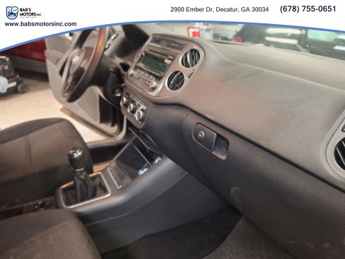 Used 2013 Volkswagen Tiguan SE image 12