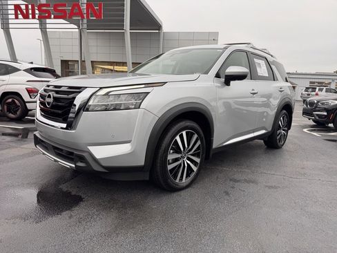 Used 2024 Nissan Pathfinder Platinum w/ Cargo Package image 1