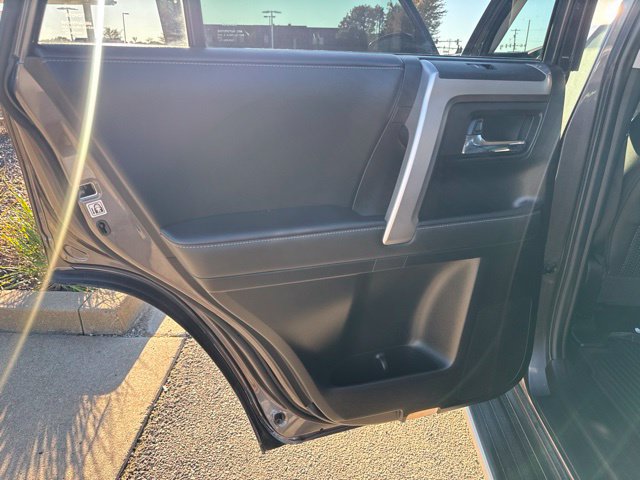 Used 2021 Toyota 4Runner SR5 Premium w/ Moonroof Package AWD/4WD image 10