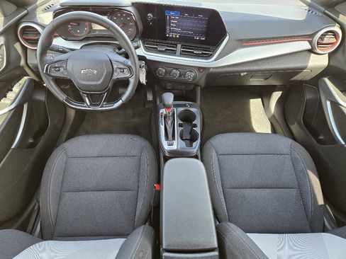 Used 2024 Chevrolet Trax RS image 5