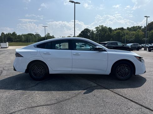 New 2027 Nissan Sentra SV FWD image 4