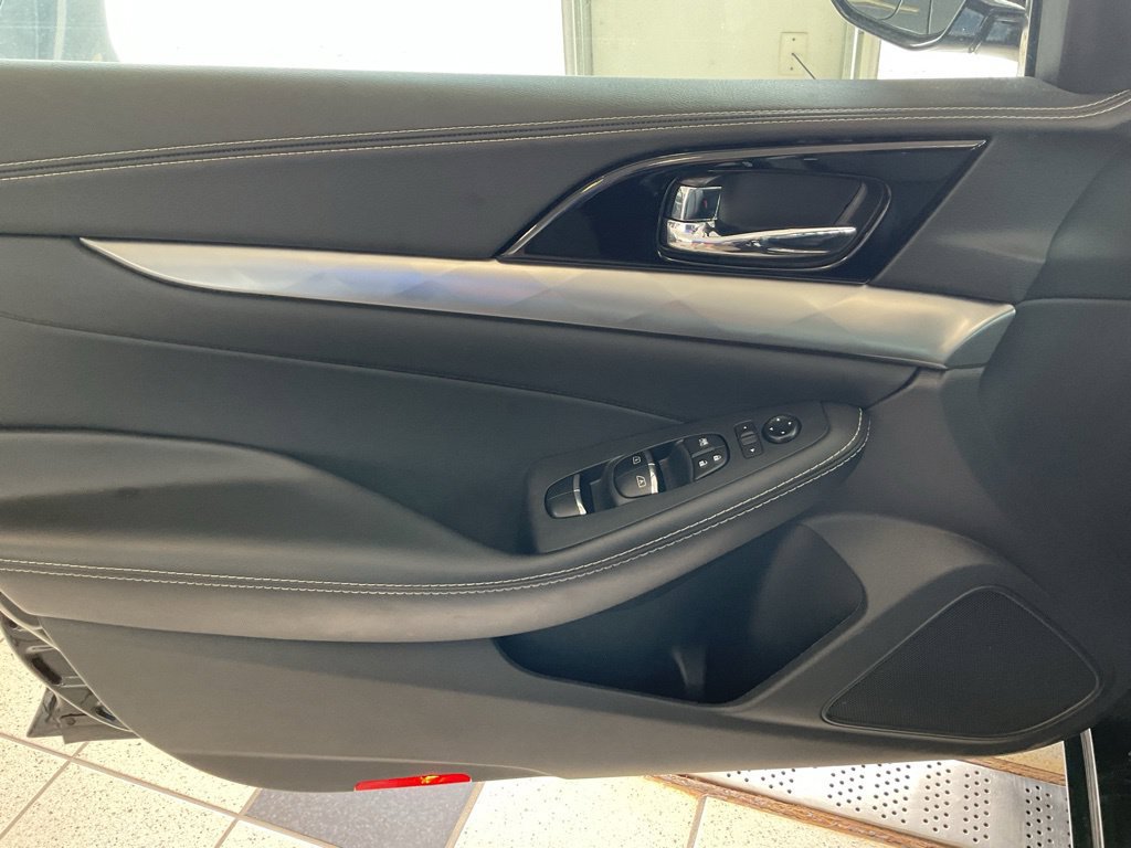 Used 2023 Nissan Maxima SV w/ Floor Mat Group FWD image 11