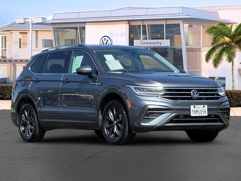 Used 2024 Volkswagen Tiguan SE FWD image 1