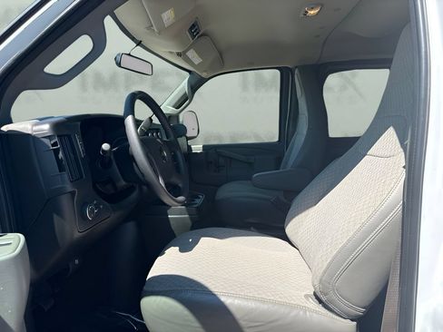 Used 2025 Chevrolet Express 3500 LS RWD image 9