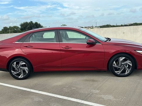 Used 2025 Hyundai Elantra Limited FWD image 14