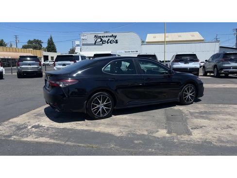 Used 2024 Toyota Camry SE FWD image 3