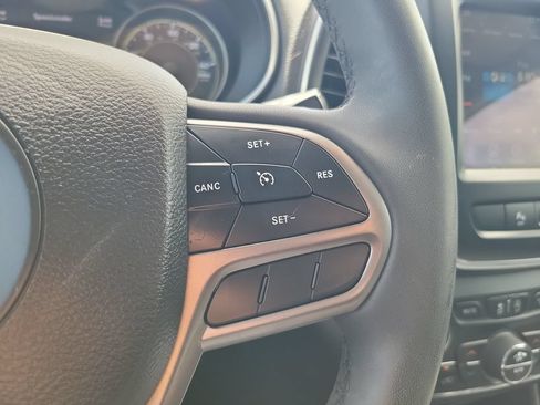 Used 2021 Jeep Cherokee Latitude Lux w/ Sun & Sound Group AWD/4WD image 23