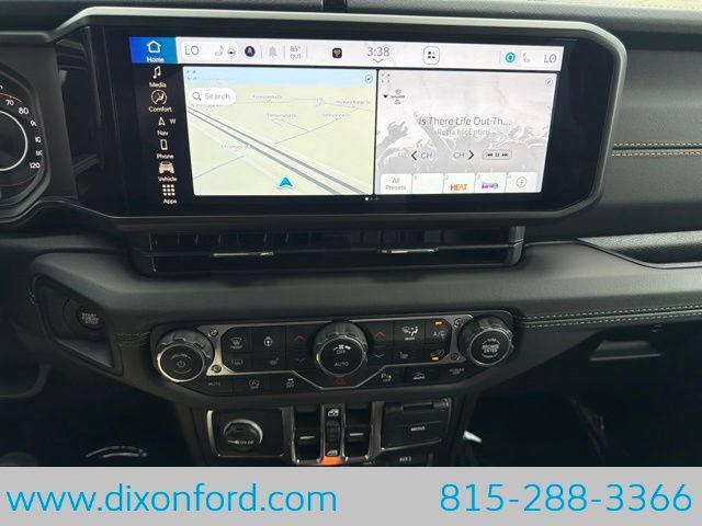 Used 2025 Jeep Wrangler Unlimited Sahara AWD/4WD image 13