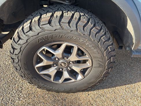 Used 2023 Ford Bronco Badlands image 12