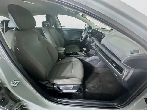 Used 2025 Kia K4 LXS image 31