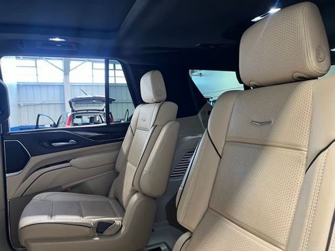 Used 2023 Cadillac Escalade Premium Luxury w/ Performance Package AWD/4WD image 17